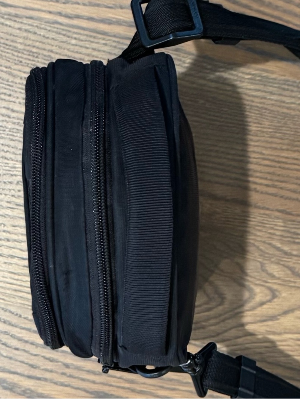 Pacsafe Metrosafe LS100 Crossbody Bag in Black - Picture 4 of 13